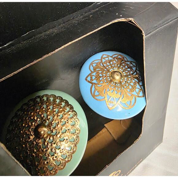 Casa Decor 2 Bottle Stoppers New in Box 1 Blue 1 Green Ceramic w/Gold Filigris - Picture 3 of 4
